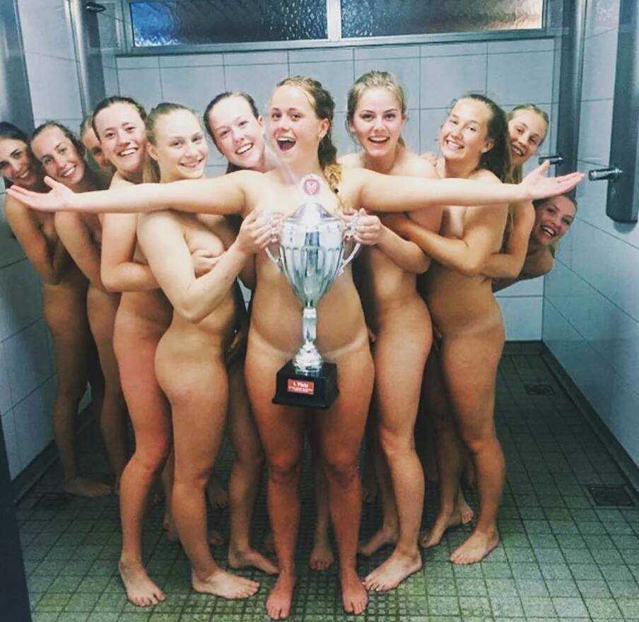 덴마크 핸드볼 국가대표선수들 샤워장에서 알몸사진 | Avdbs